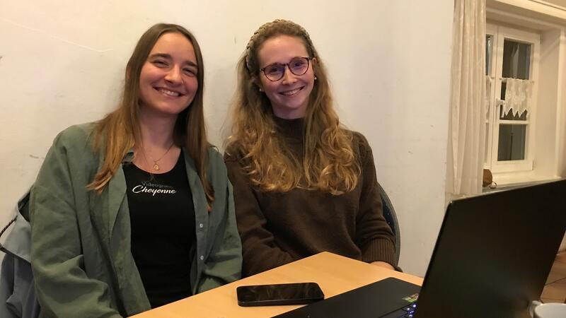 Die Videografin Cheyenne Skrzekowski (links) und Johanna Brunswig fütterten Instagram und Youtube.