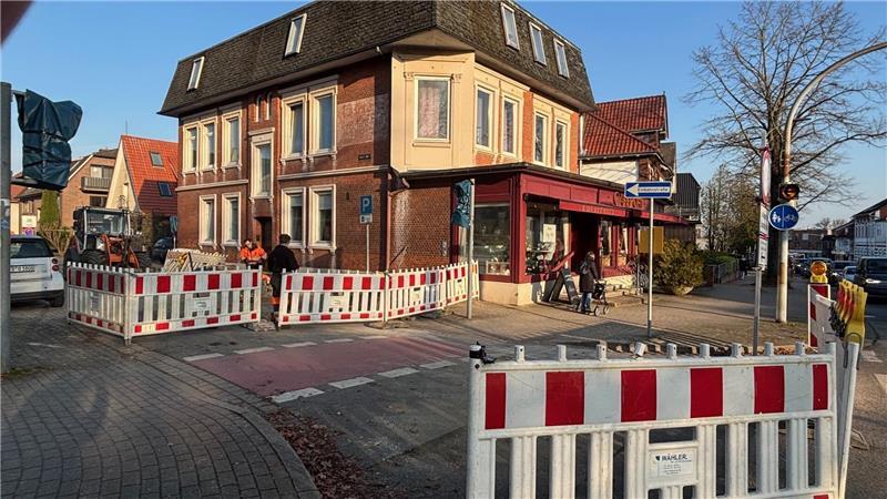 Die Vollsperrung der Neuen Straße bringt für das Café Port eine erhebliche Erschwernis: Nach Angaben des Inhabers gelangen etwa 90 Prozent der Kundschaft mit dem Auto über diese Zufahrt zu dem Konditoreibetrieb.