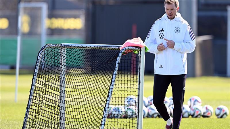Die Vorbereitung auf dem Trainingsplatz hat Julian Nagelsmann noch in Dortmund abgeschlossen.