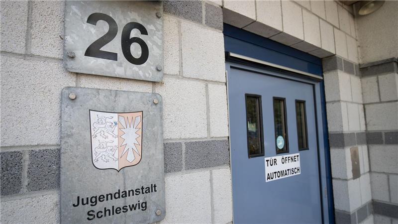 Strafbefehl für Ex-Beschäftigte in Schleswiger Jugendanstalt Die Vorfälle in der Jugendanstalt haben nun strafrechtliche Konsequenzen. (Symbolbild)