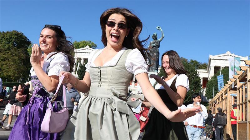 Oktoberfest-Start mit Promis und Schreckmoment Die Vorfreude war riesig.