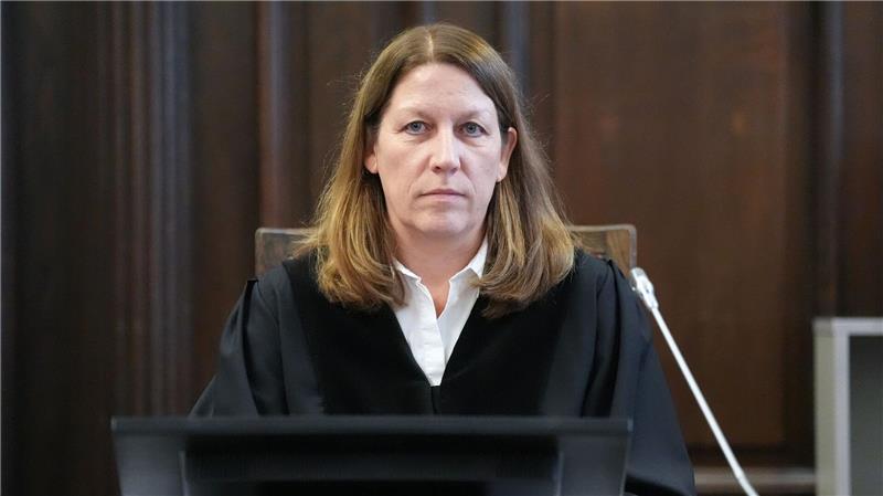 Die Vorsitzende Richterin Isabel Hildebrandt hat viele Fragen an den mutmaßlichen Chef der Entführer.