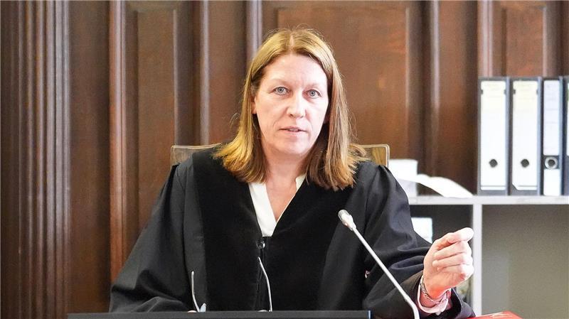 Die Vorsitzende Richterin Isabel Hildebrandt sieht keinen Anlass, der Nebenklage das Fragerecht zu entziehen.