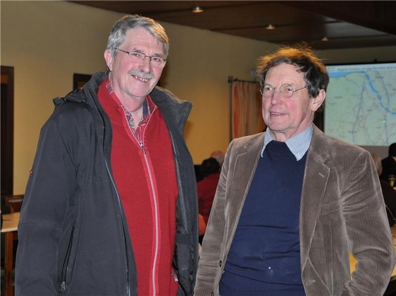 Die Vorsitzenden Theis Sumfleth (links) und Fritz Schleif vom Förderverein Lühe-Aue werben für die Lühejolle. Foto Lankuttis