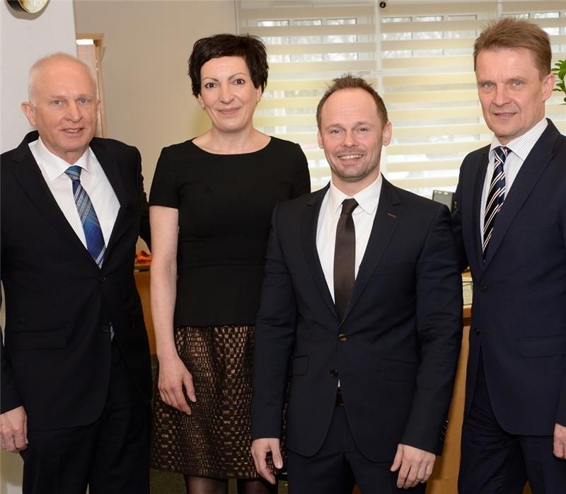 Die Vorstände der Volksbanken stellten ihr bevorstehendes Fusionskonzept vor. Unser Foto zeigt von links: Hans-Heinrich Dammann, Elke Wichels, Sven van Haren und Rainer Peters. Foto Kordländer