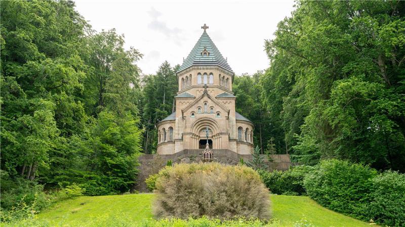 Bayern huldigt seinem „Kini“ Ludwig II. Die Votivkapelle am Ufer des Starnberger Sees wurde in Erinnerung an den „Märchenkönig“ nach seinem Tod erbaut.