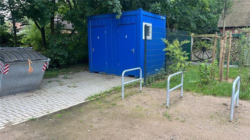 Diese Neuerungen sind für den Nottensdorfer Friedhof geplant Die WC-Anlage am neu angelegten Friedhofsparkplatz in Agathenburg.