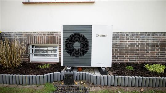 Die Wärmepumpe soll eine Schlüsselrolle spielen bei der „Wärmewende“. Doch der Verkauf läuft anders als erwartet.