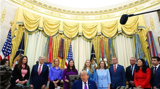 Die Waffenruhe hängt laut Trump am seidenen Faden.
