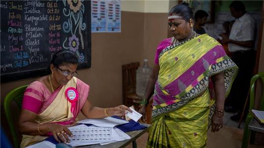 Die Wahl in Indien hat begonnen - wegen der Größe des Landes dauert sie sechs Wochen.