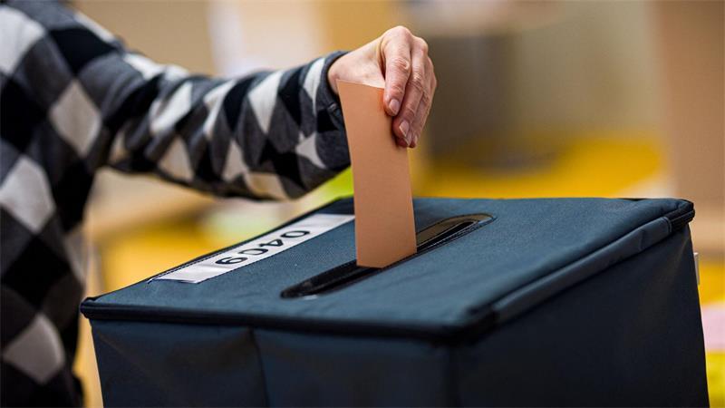 Wahllokale in Niedersachsen schließen Die Wahlbeteiligung dürfte niedriger ausfallen.