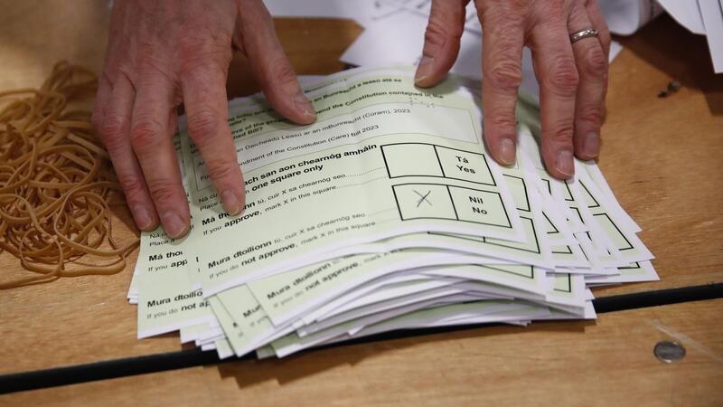 Die Wahlbeteiligung lag bei rund 44,4 Prozent.