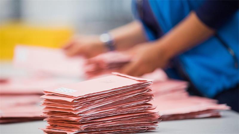 Die Wahlhelfer sorgen am Tag der Wahl für einen reibungslosen Ablauf. (Archivfoto)