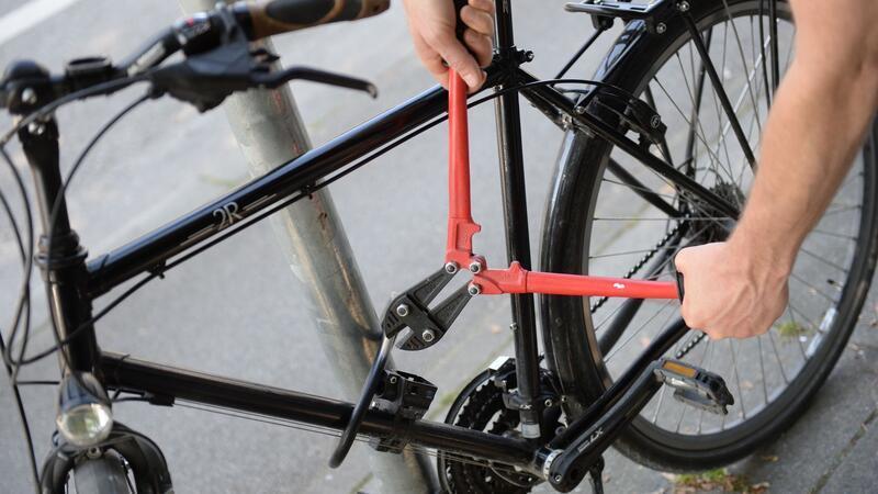 60-Jähriger stellt eigenhändig Fahrrad-Dieb Die Wahrscheinlichkeit, ein gestohlenes Fahrrad wiederzubekommen, ist nicht hoch - ein 60-Jähriger in Köln wollte sich damit nicht abfinden. (Symbolbild)