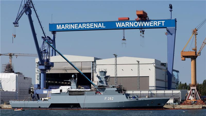 Marine gibt Fläche für Offshore-Zulieferer Neptun Smulders Die Warnowwerft in Rostock-Warnemünde ist seit 2022 einer von drei Standorten des Marinearsenals - dort werden Kriegsschiffe gewartet, repariert und gebaut. (Archivbild)
