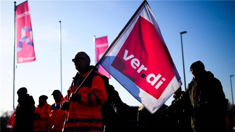 Die Warnstreiks im Tarifkonflikt im öffentlichen Dienst sollen am Dienstag auch in Niedersachsen und Bremen fortgesetzt werden. (Archivbild) 