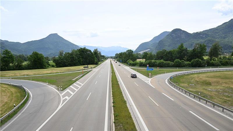 Die Warnungen vor einem Verkehrschaos haben offenbar gewirkt - nur wenige Autos fuhren am Samstag auf der A8 in Richtung Österreich.