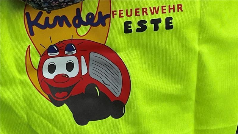 Die Warnweste der Kinderfeuerwehr Este.