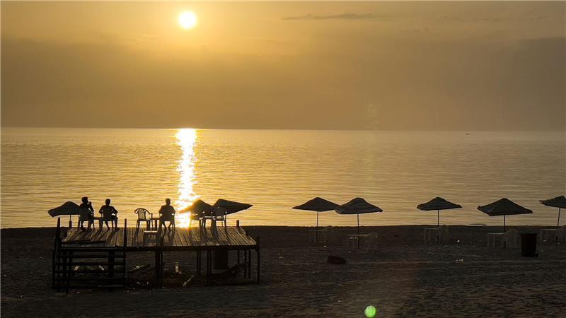 Teure Eintrittspreise: Im Libanon sind Strandbesuche Luxus Die Wasserqualität am öffentlichen Strand Ramlet al-Baida ist einem Bericht des CNRS-Forschungsinstituts zufolge eine der schlechtesten im Land.