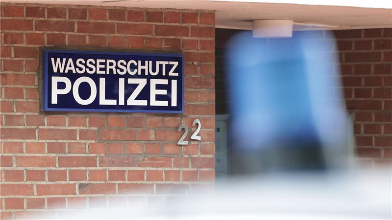 Die Wasserschutzpolizei Wilhelmshaven hat Ermittlungen aufgenommen. (Symbolbild)
