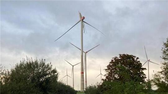 Die Wege zum Windpark in Alfstedt wurden von der Feuerwehr gesperrt.