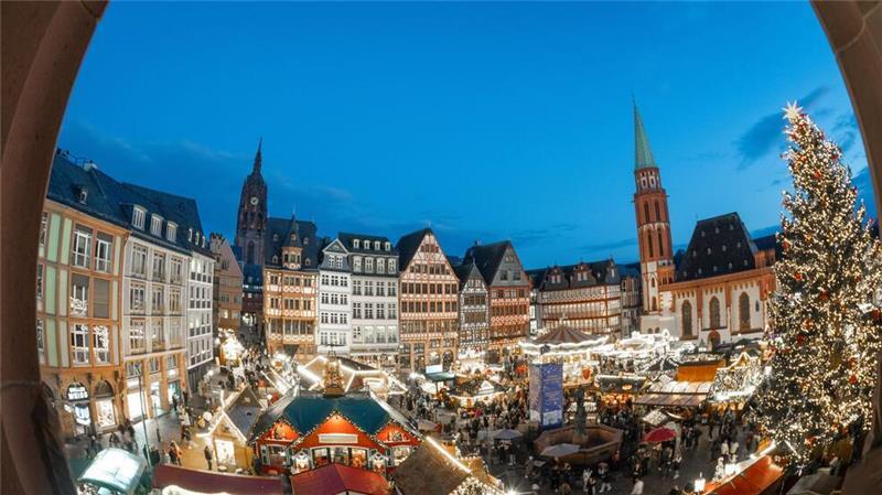 Die Weihnachtsmärkte in den Innenstädten ziehen traditionell eine große Zahl an Besuchern an.