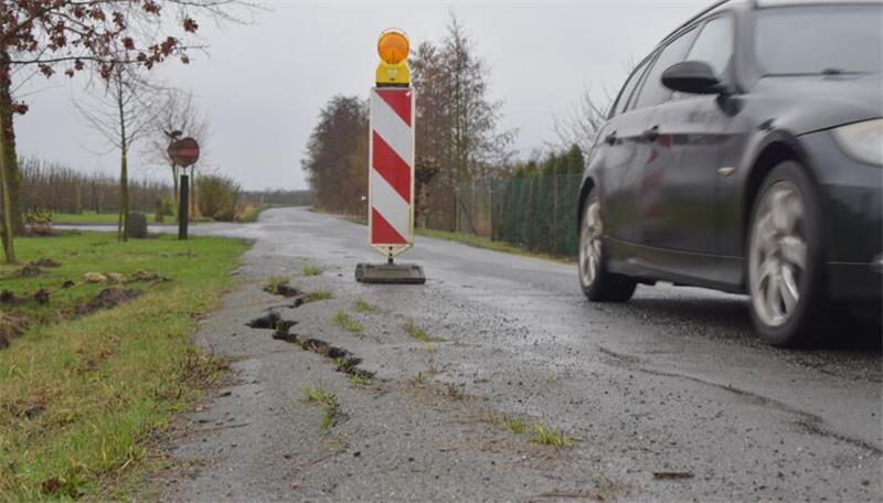 Straße an der K39 wird für Durchgangsverkehr gesperrt Die Wellenstraße in Jork soll nur noch für Anlieger befahrbar sein. Anwohner klagen über viel Verkehr und Raser. Zudem ist die Straße in keinem guten Zustand.