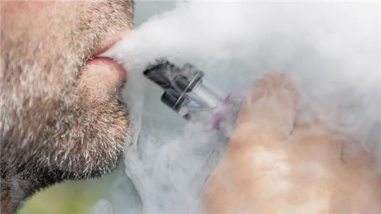 Die Weltgesundheitsorganisation (WHO) wirft der Tabakindustrie beim Marketing von E-Zigaretten bewusste Falschinformation und das gezielte Anwerben von Kindern vor.