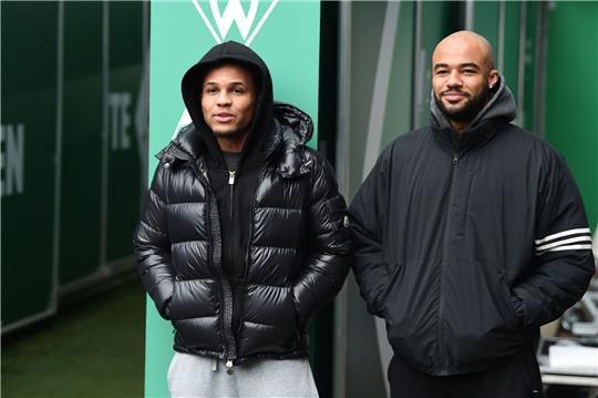 Die WerderProfis Felix Agu (links) und Manuel Mbom - sie spielen keine große Rolle in dieser Saison. Foto: dpa