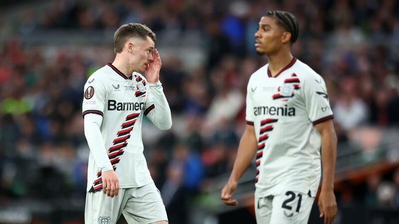 Leverkusens Triple-Traum platzt im Finale von Dublin Die Werkself um Florian Wirtz (l) und Amine Adli leistete sich ungewohnt viele einfache Fehler im Spielaufbau.
