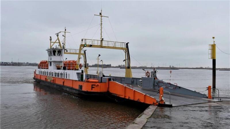 Die Weserfähre zwischen Sandstedt (Kreis Cuxhaven) und Brake (Kreis Wesermarsch) kreuzt während der Wartungsarbeiten auch nachts. Die erste Abfahrt von Sandstedt (Foto) ist um 21.45 Uhr.