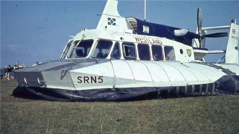 Vor 60 Jahren: Luftkissenboot „Westland“ war Attraktion des Sommers 1965 Die "Westland" war 1,60 Meter lang und 6,90 Meter breit und konnte 17 Fahrgäste mit einer Spitzengeschwindigkeit von 130 Kilometern pro Stunde über Land und Wasser befördern.
