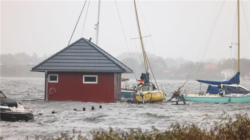 Hitzewellen und Sturmfluten werden in Deutschland zunehmen Die Wetterexperten rechnen mit heftigeren Sturmfluten an Nord- und Ostsee. (Archivfoto)