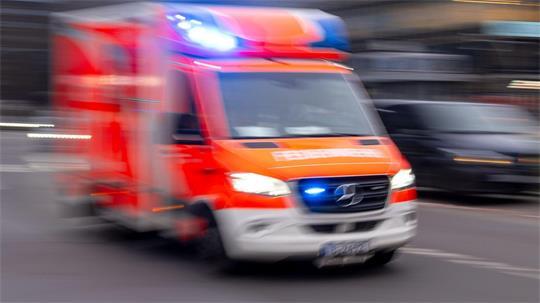 Die Wiederbelebungsversuche auf der Fahrt ins Krankenhaus blieben erfolglos. (Symbolbild)