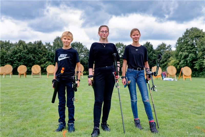 Talentierte Bogenschützen des SV Wiepenkathen sofort erfolgreich Die Wiepenkathener Bogenschützen (von links): Lasse Hars, Henriette Pinkert, Malin Hars. Foto: Verein
