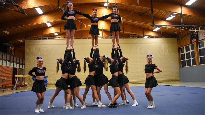 Hollywood-Glitzer: Wiepenkathen tritt in den USA und gegen Klischees an Die Wieka Cheerleader stehen in einer „Extension line“.