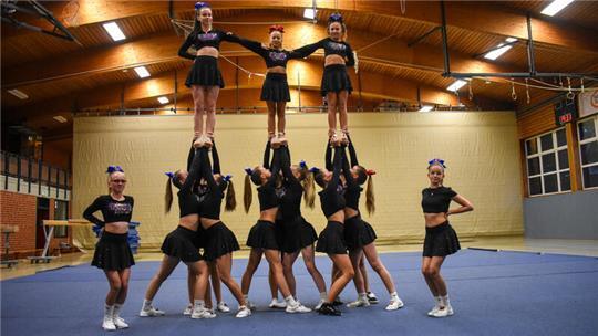 Die Wieka Cheerleader stehen in einer „Extension line“.