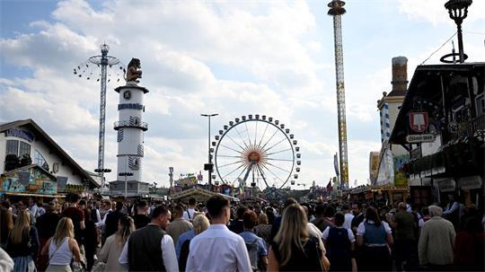 Die Wiesn gehört zur Münchner DNA - entsprechend groß war in den letzten Monaten die Aufregung über den Streit um die Festzelte. (Archivbild)