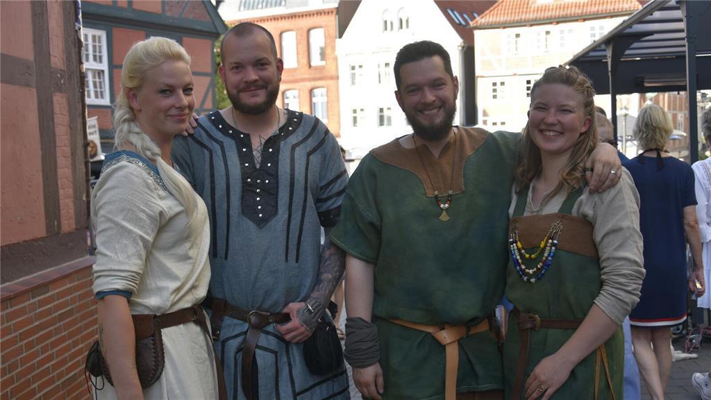 Die Wikinger erobern Stade: Jennifer Bloch, Andy Brügmann, Tobias Kroll und Mia ...