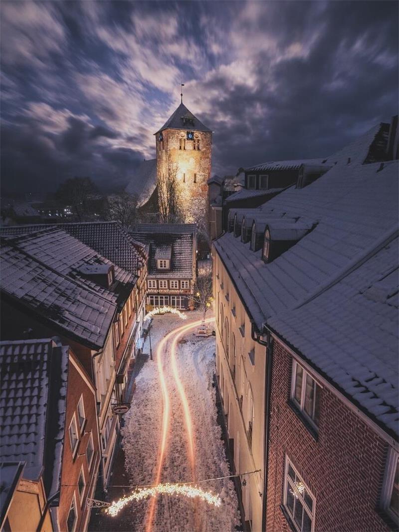 Er trifft den Nerv der Millennials: Stader Hobbyfotograf geht viral Die Wilhadi-Kirche - eingefangen im vergangenen Winter von Michael Gos.
