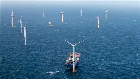 Die Windräder in der Nord- und Ostsee weisen inzwischen eine Leistung von 10,2 Gigawatt auf. (Archivbild)