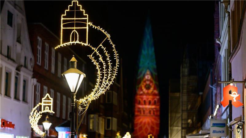 Die Winterbeleuchtung sei in der heutigen Zeit wichtiger denn je, betont eine Sprecherin der Stadt Lüneburg.