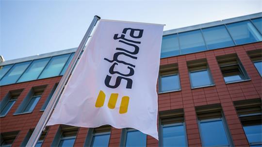 Die Wirtschaftsaufkunftei Schufa verfügt über einen mächtigen Datenpool. (Archivbild)