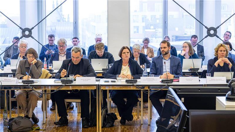 Die Wirtschaftssenatorin betont, die Entlassung sei ihre Entscheidung gewesen.