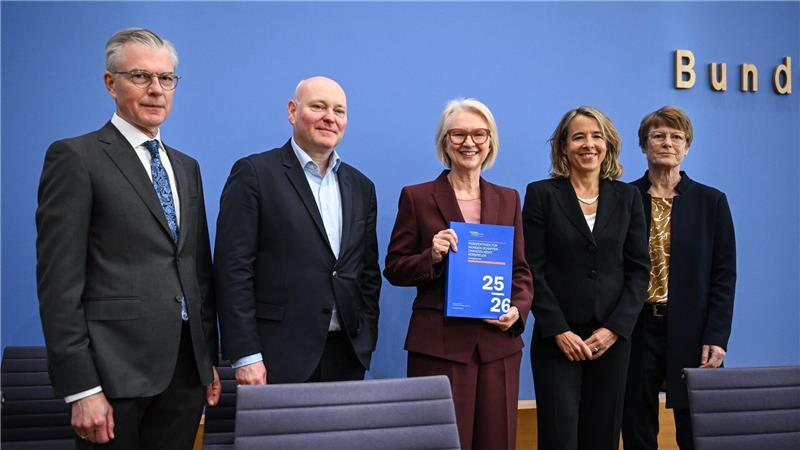 „Wirtschaftsweise“: Reiche Firmenerben stärker besteuern Die Wirtschaftsweisen sind nicht einer Meinung.