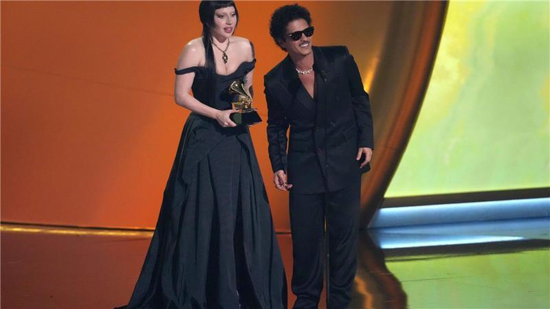 „Die With A Smile“ ist der Rausschmeißer auf dem Album. (Archivbild)