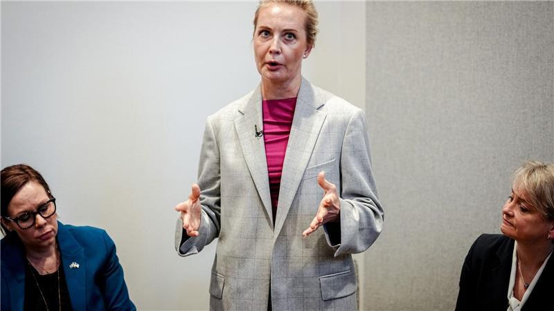 Analysen: Moskau hat Nawalny mit Nervengift getötet Die Witwe des russischen Oppositionsführers Alexej Nawalny, Julia, fordert bei einem Auftritt mit Außenminister Johann Wadephul (CDU) und dessen Kolleginnen und Kollegen aus Großbritannien, Schweden und den Niederlanden, dass Kremlchef Wladimir Putin für den Tod ihres Mannes zur Rechenschaft gezogen werden solle.