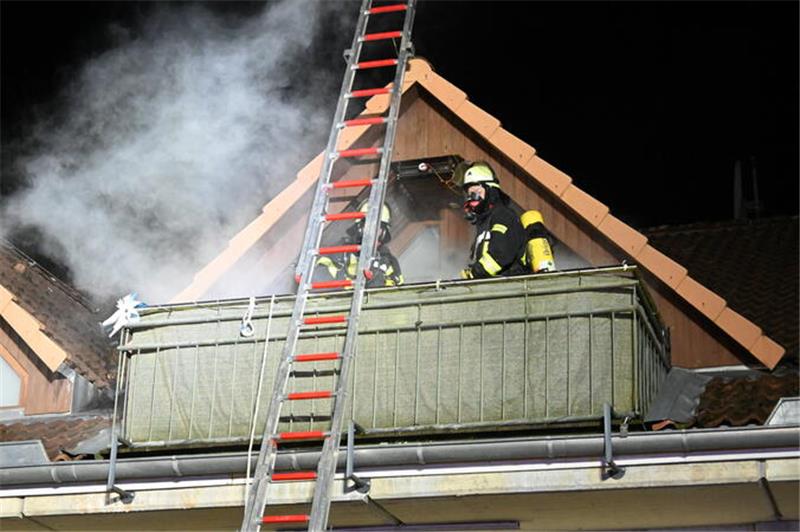 Fettexplosion: Großeinsatz in Horneburg Die Wohnung war komplett verraucht. Foto: Vasel