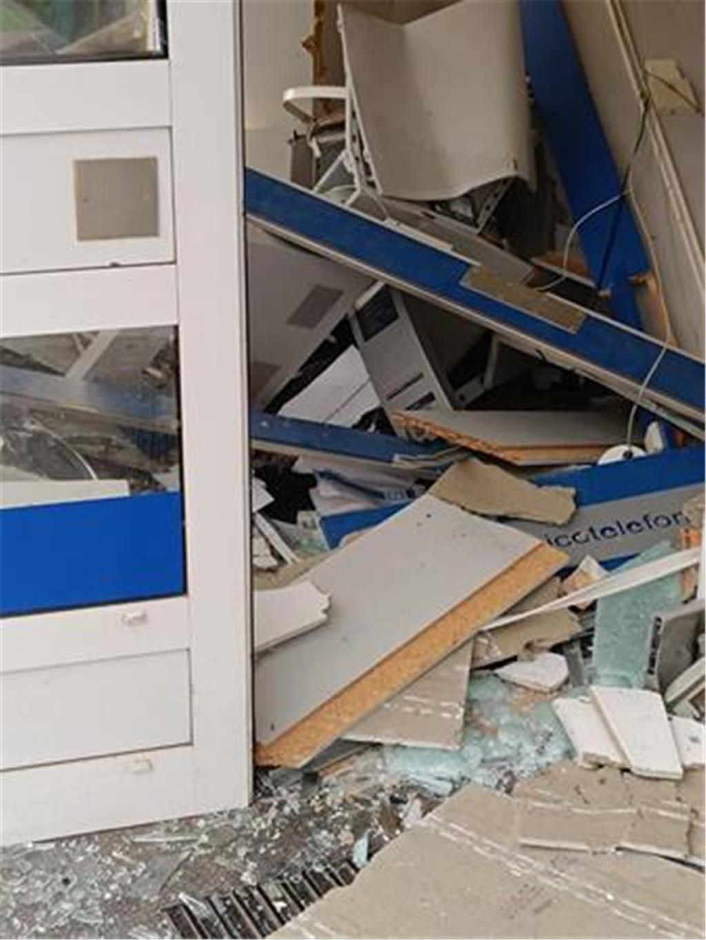 Die Wucht der Detonation hat Wirkung hinterlassen.