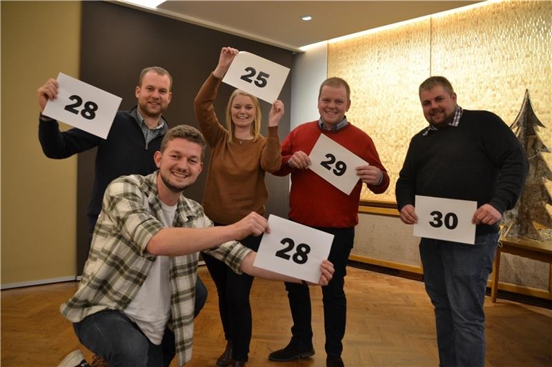 Warum sich so viele junge Leute in Oederquarts Gemeinderat engagieren Die Youngster des Oederquarter Rates: Fünf der elf Ratsmitglieder sind in den 90ern geboren . Hauke Horeis (28), Steffen Weiß (28), Beeke Weiß (25), Christoph Kruse (29) und Lars Heinsohn (30) haben den Altersschnitt deutlich nach unten ged